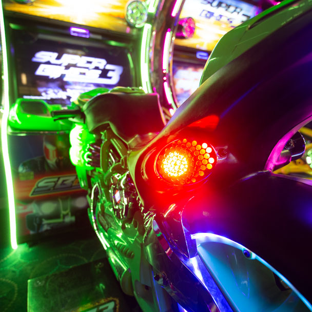 Viihdy laivojemme pelihuoneessa!